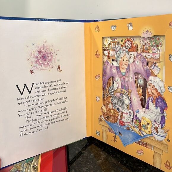 Cinderella & Snow White Step Inside -Magic 3-Dimensional Fairy-Tale Worl… - Picture 4 of 10